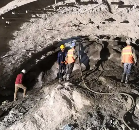 安义拱顶带模注浆料的施工流程及注意事项